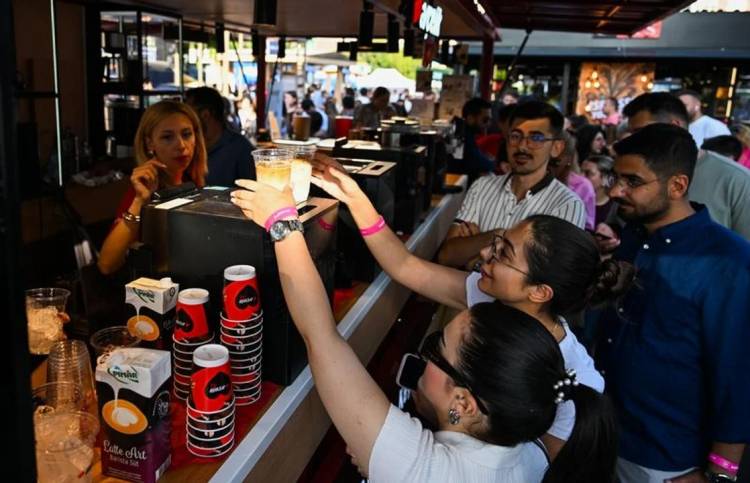 Cadena de cafeterías china lanza tienda temática de café brasileño en Área de la Gran Bahía