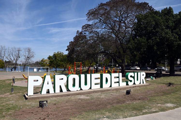 El Parque del Sur luce sus nuevas letras corpóreas 