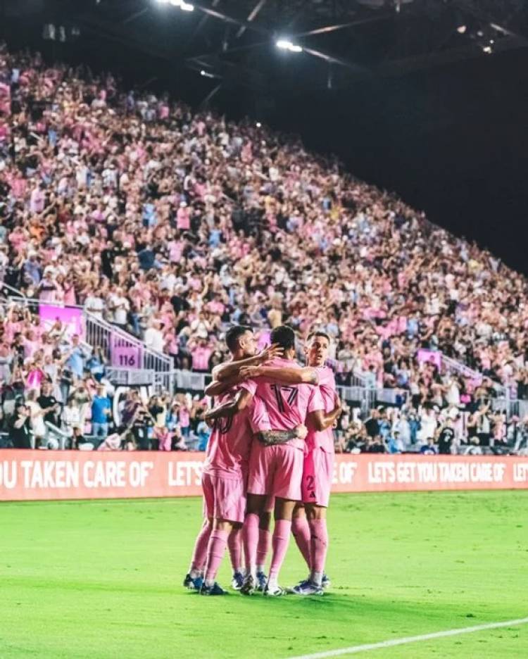 Messi brilló con un doblete y acercó a Inter Miami a los Playoffs de la MLS