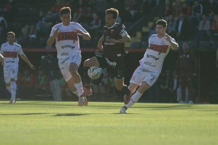 Colón empató en casa y aseguró la permanencia en el Nacional