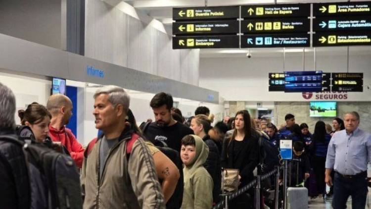 ¿Cuánto cuesta viajar desde el aeropuerto de Sauce Viejo a Salta o Iguazú?