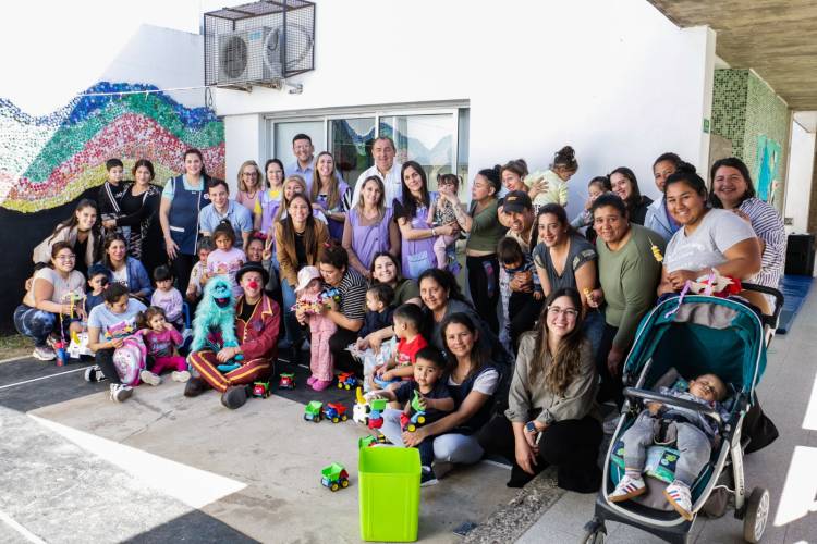 Se inauguró un patio sensorial en el Jardín Municipal de Barranquitas para actividades de lectura y juego