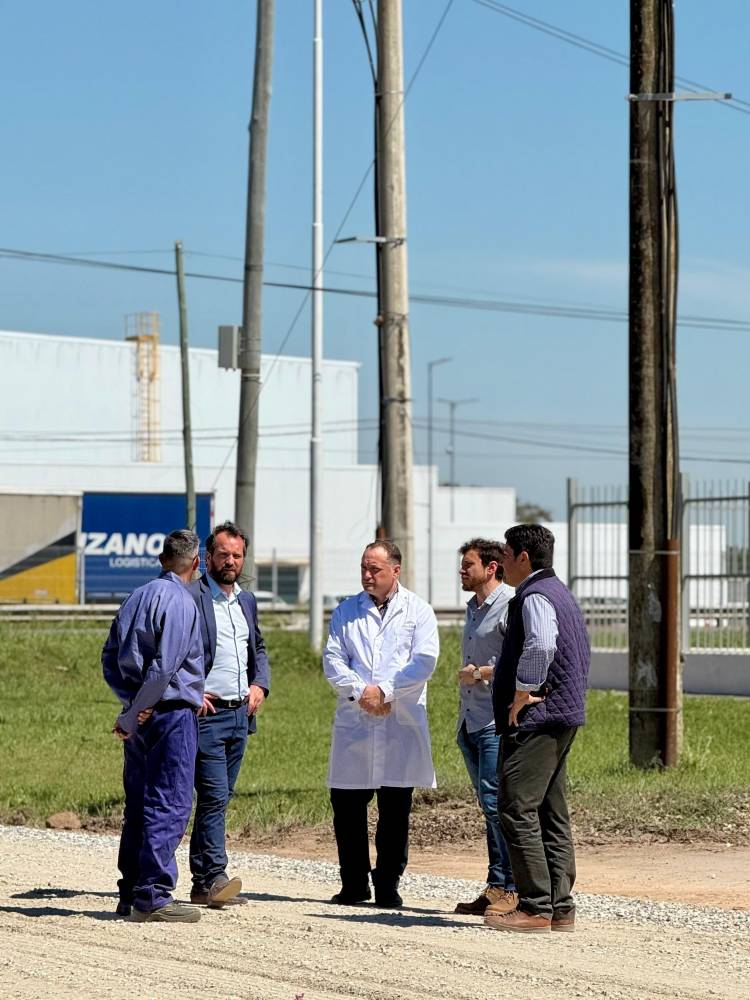 Trabajo conjunto entre el Municipio y la empresa Paladini para continuar con el Plan Intensivo de Mejorado Pétreo