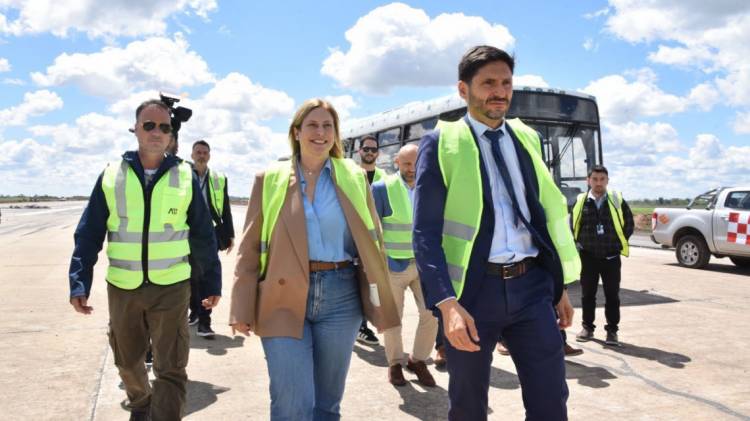 Pullaro y Scaglia recorrieron los trabajos para modernizar la pista del aeropuerto de Rosario