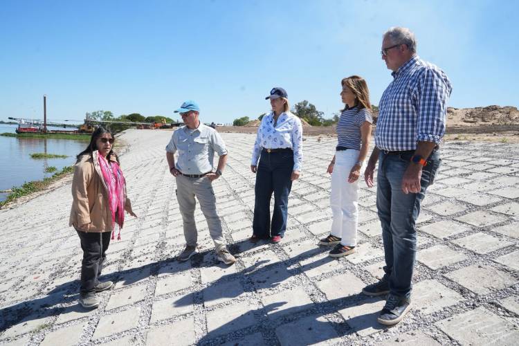  “Estamos haciendo muchas obras hídricas en la Provincia para dar tranquilidad a las familias”