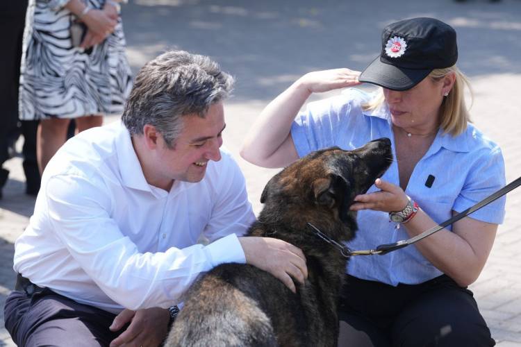 Scaglia participó del retiro de un perro y la incorporación al servicio de otros dos