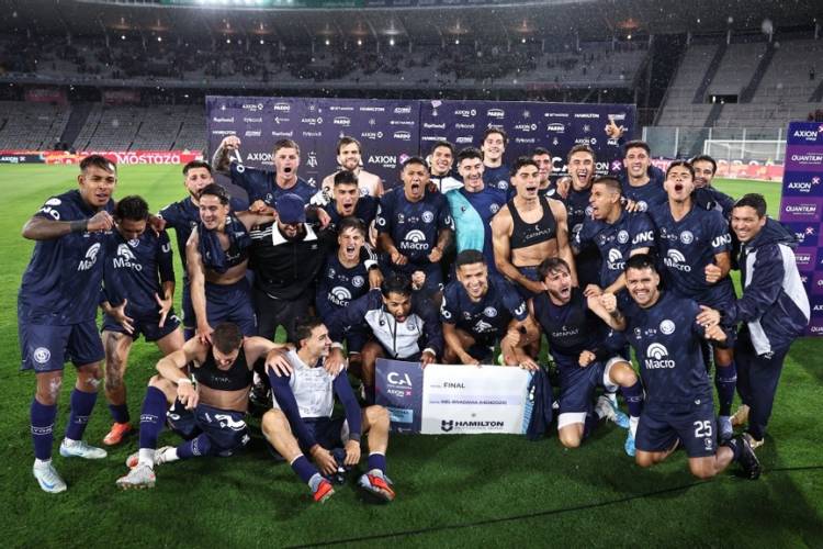 Independiente Rivadavia dio el golpe y jugará la Final de la decimotercera edición
