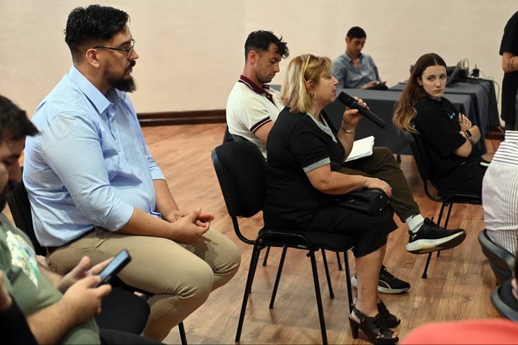 La Municipalidad organizó una reunión con estudiantes y escuelas para garantizar festejos de fin de ciclo seguros y responsables