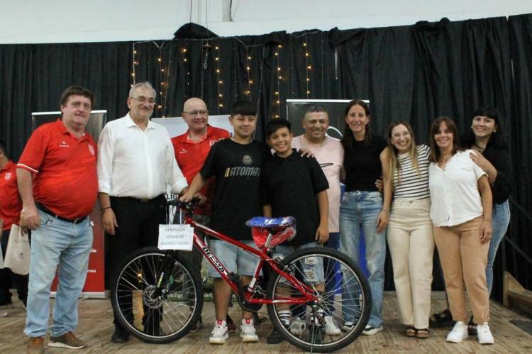 Calvo acompañó la entrega de premios de las formativas de la Liga Rafaelina