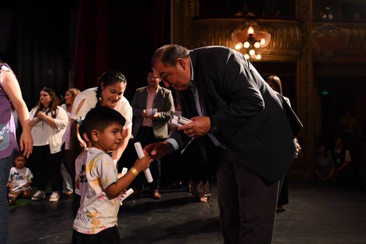  Emoción y reconocimiento: egresaron 570 niños y niñas de los Jardines Municipales