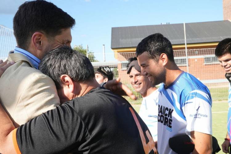 Pullaro acompañó el entrenamiento de Los Búhos y anunció apoyo para su preparación hacia la final nacional
