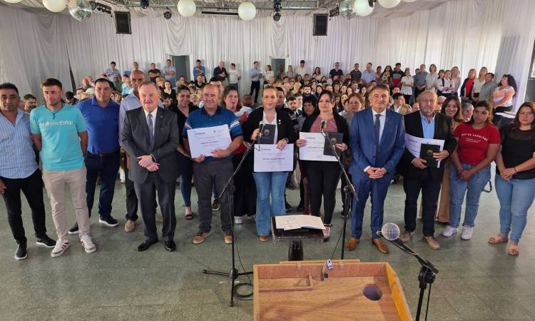 Felipe Michlig tomó juramento por la Nueva Constitución Provincial a autoridades del departamento San Cristóbal