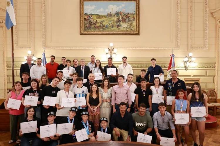 Destacan a más de 30 deportistas santafesinos