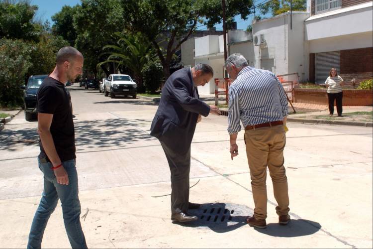 Tras una histórica intervención, la Municipalidad restableció el tránsito en la intersección de Roque Sáenz Peña y Crespo