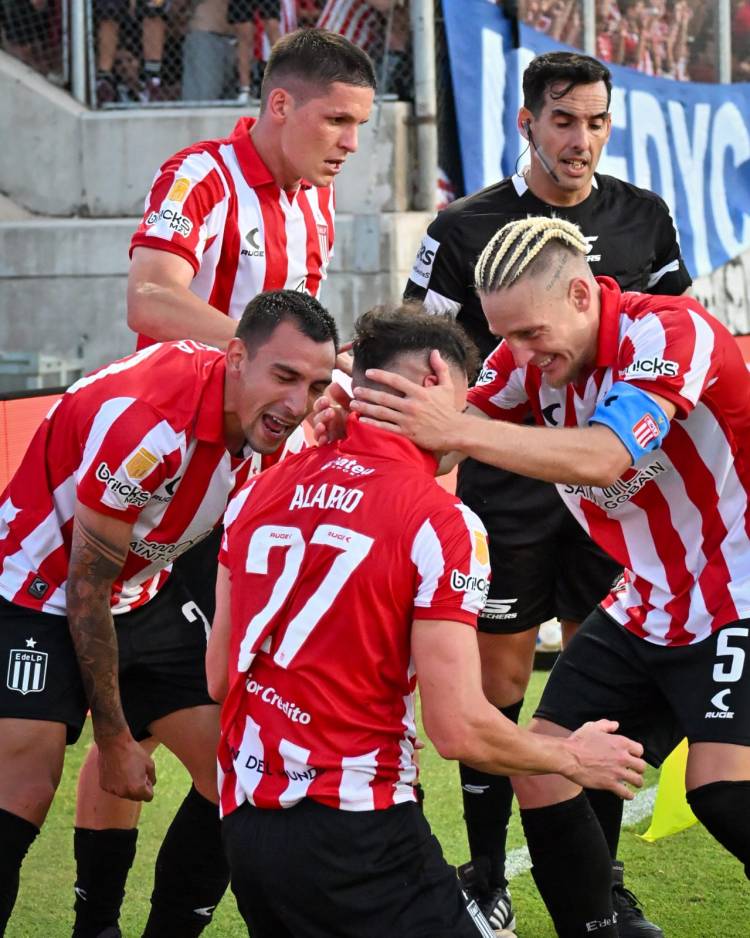 A que finales clasificó Estudiantes (LP) tras obtener el Trofeo de Campeones