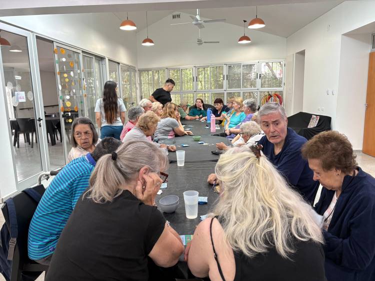 Charla sobre alimentación saludable convocó a personas mayores en el Centro de Día San Juan