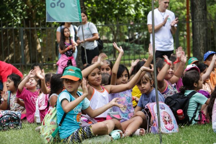 Juegos, aprendizaje y salud: capacitan al personal de colonias municipales para promover la vacunación