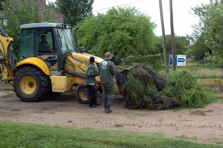 El intendente Poletti supervisó las tareas de desobstrucción y limpieza de puntos críticos