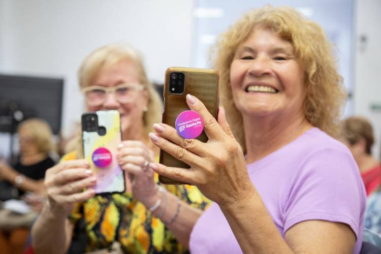 Territorio 5.0: Santa Fe impulsa la autonomía digital de las personas mayores para reducir la brecha tecnológica