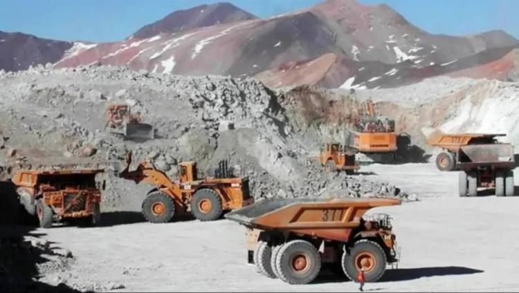 Dos gigantes de la minería negocian una fusión que tendrá un impacto clave en la Argentina