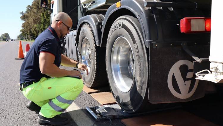 Pesaje de camiones: Provincia detectó excesos de hasta 25.000 kilos y las multas llegan hasta $ 18 millones