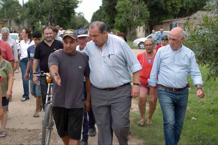 Poletti supervisó el avance de las obras integrales en barrio Loyola