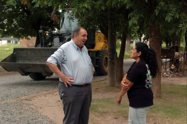 Avanza la colocación de estabilizado pétreo en barrio El Tránsito