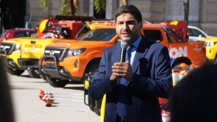 Pullaro: “Es un orgullo tener a los bomberos voluntarios más preparados y más equipados de la República Argentina”