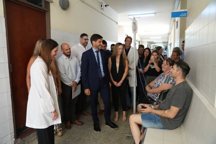 Pullaro recorrió el hospital Cullen en Santa Fe y destacó el trabajo de sus equipos de alta complejidad