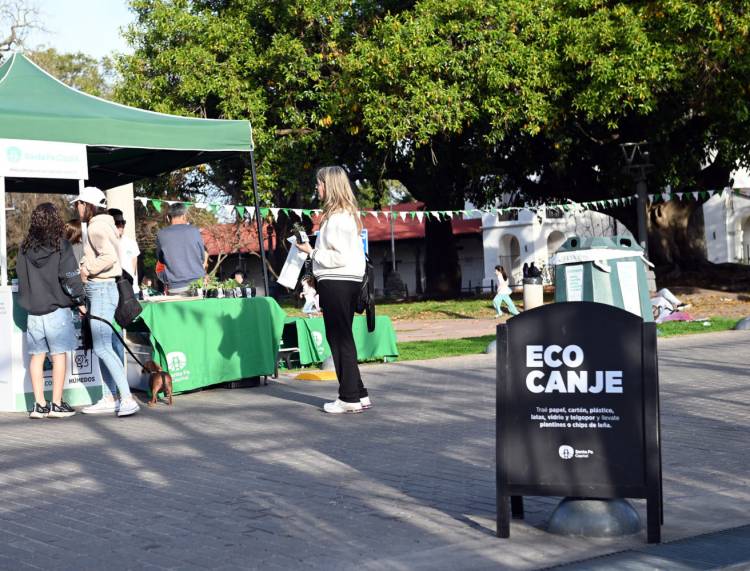 La Municipalidad establece puntos fijos de Ecocanje en diferentes barrios de la ciudad