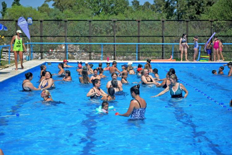 Más de 130 mil personas ya disfrutaron de las piletas recreativas en los polidepotivos municipales esta temporada
