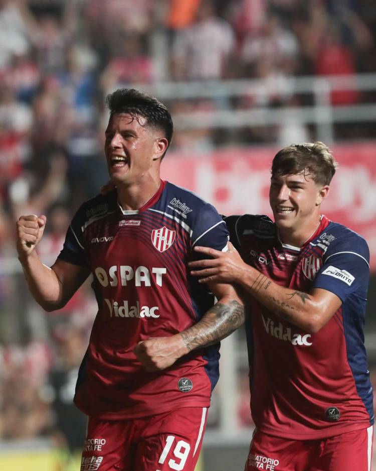 Unión aprovechó el jugador de más y goleó a Gimnasia (M) en el Torneo Apertura