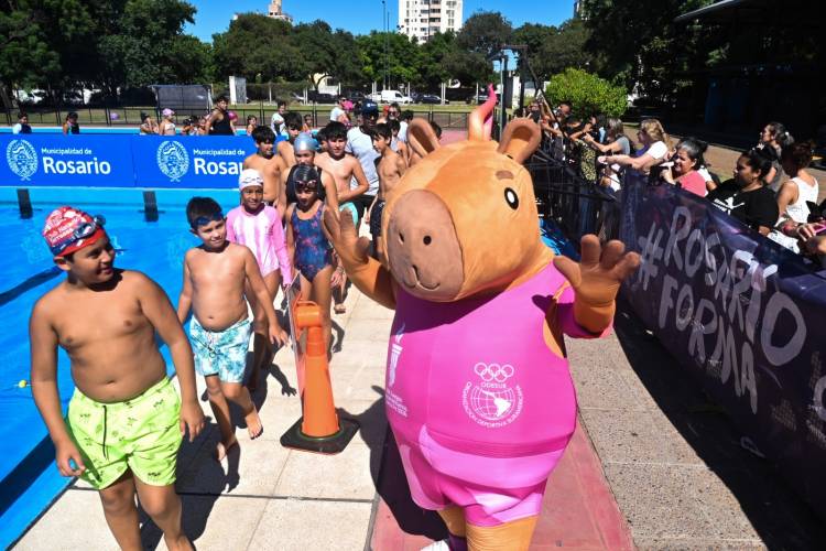 Muestra Talentos 2026 de natación: más de 600 niñas y niños compartieron destreza y formación deportiva en el agua