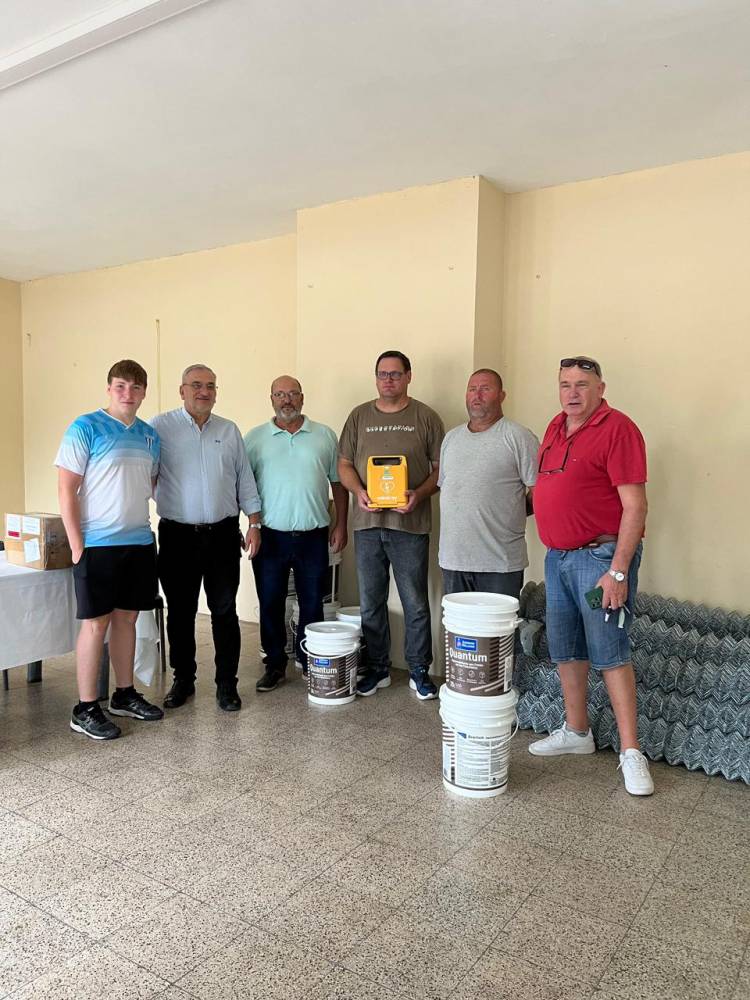 Calvo y Tivano entregaron desfibrilador al Sportivo Santa Clara