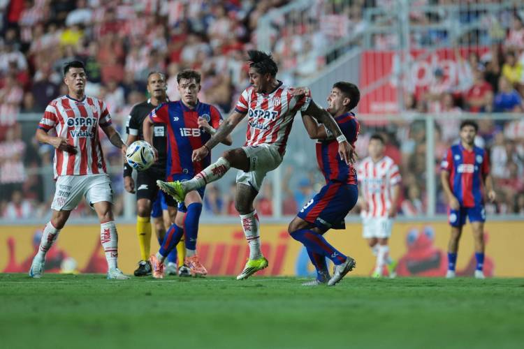 Unión y San Lorenzo empataron sin goles en un atractivo partido en Santa Fe
