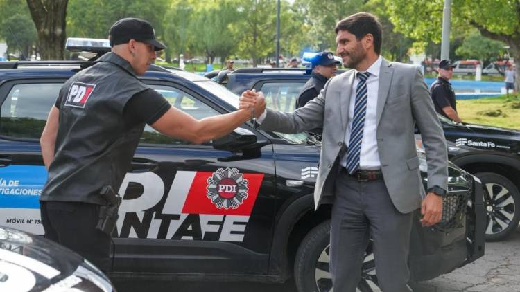 Pullaro recordó que “hace tres años los santafesinos no podían salir a la calle” y que hoy “el sueño de tener orden se está concretando”