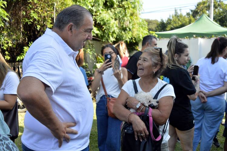 “La Muni Cerca” llegó a Los Troncos con salud, castraciones y servicios para vecinos