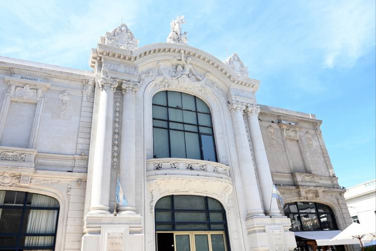 Se licitó la puesta en valor del emblemático Teatro Municipal
