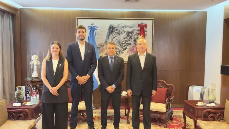 Reunión de legisladores santafesinos con el embajor chino para recuperar el sistema ferroviario en abandono