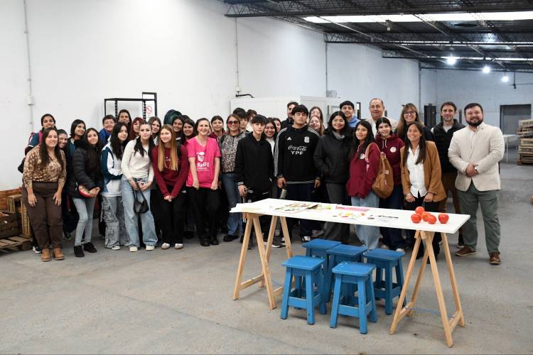 Alimentación saludable y educación: estudiantes santafesinos recorrieron el Mercado de Productores
