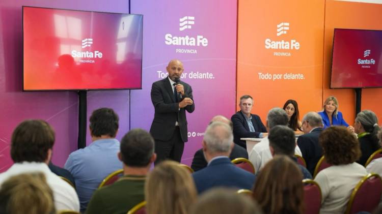 Exigen claridad en los vínculos entre el gobierno provincial y una consultora de dudosa trayectoria