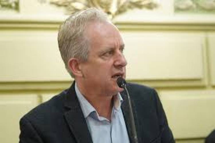 Rabbia exige medidas urgentes para recuperar la movilidad de los haberes provinciales