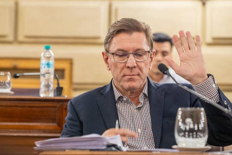 Proyecto de ley para regular la actividad de cuidadores de adultos mayores