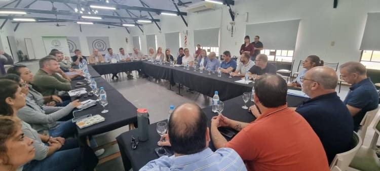 Infraestructura hidráulica y electrificación rural, primeros avances de la Mesa de Diálogo en la SRR