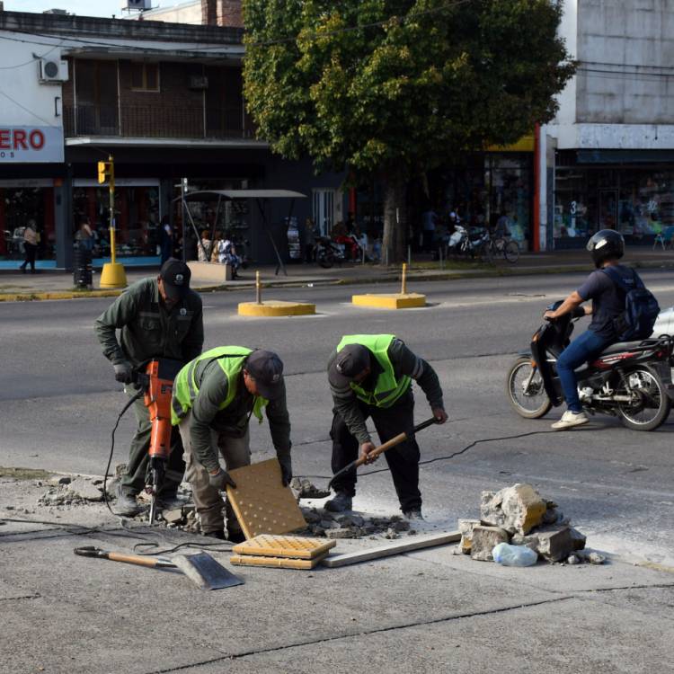 La Municipalidad interviene Aristóbulo del Valle para mejorar accesibilidad y tránsito