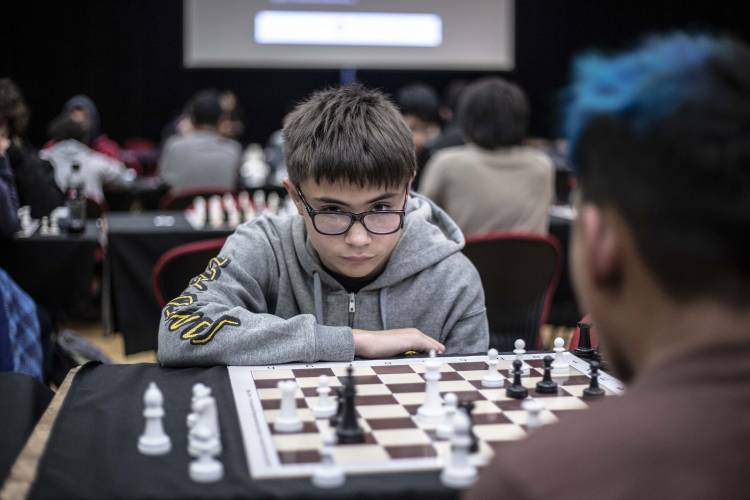 El encuentro de ajedrez más grande de la región se desarrolla en Puerto Joven