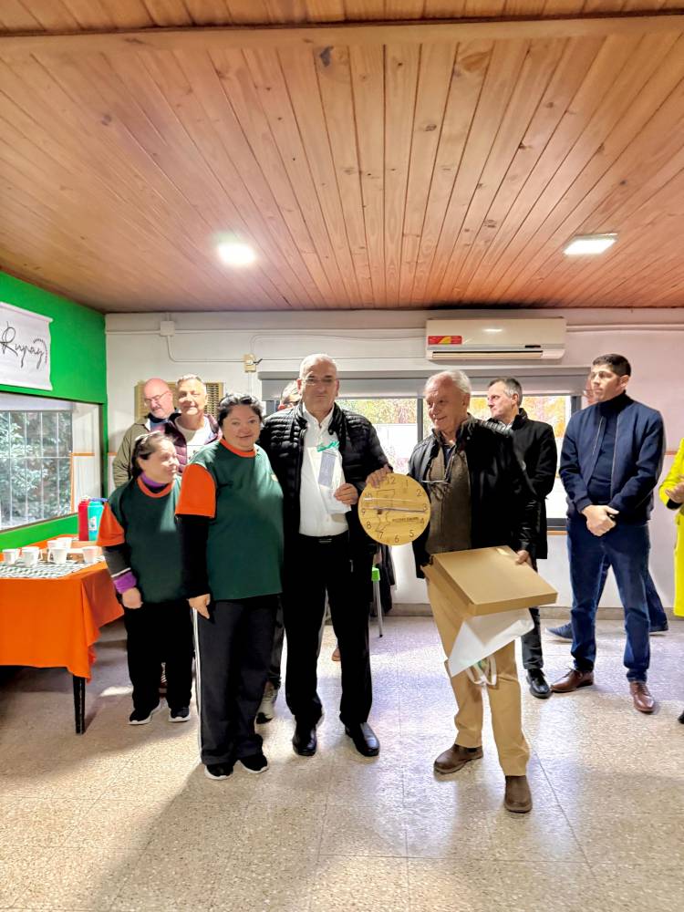 Calvo recorrió las instalaciones de los talleres Rupay en Sunchales