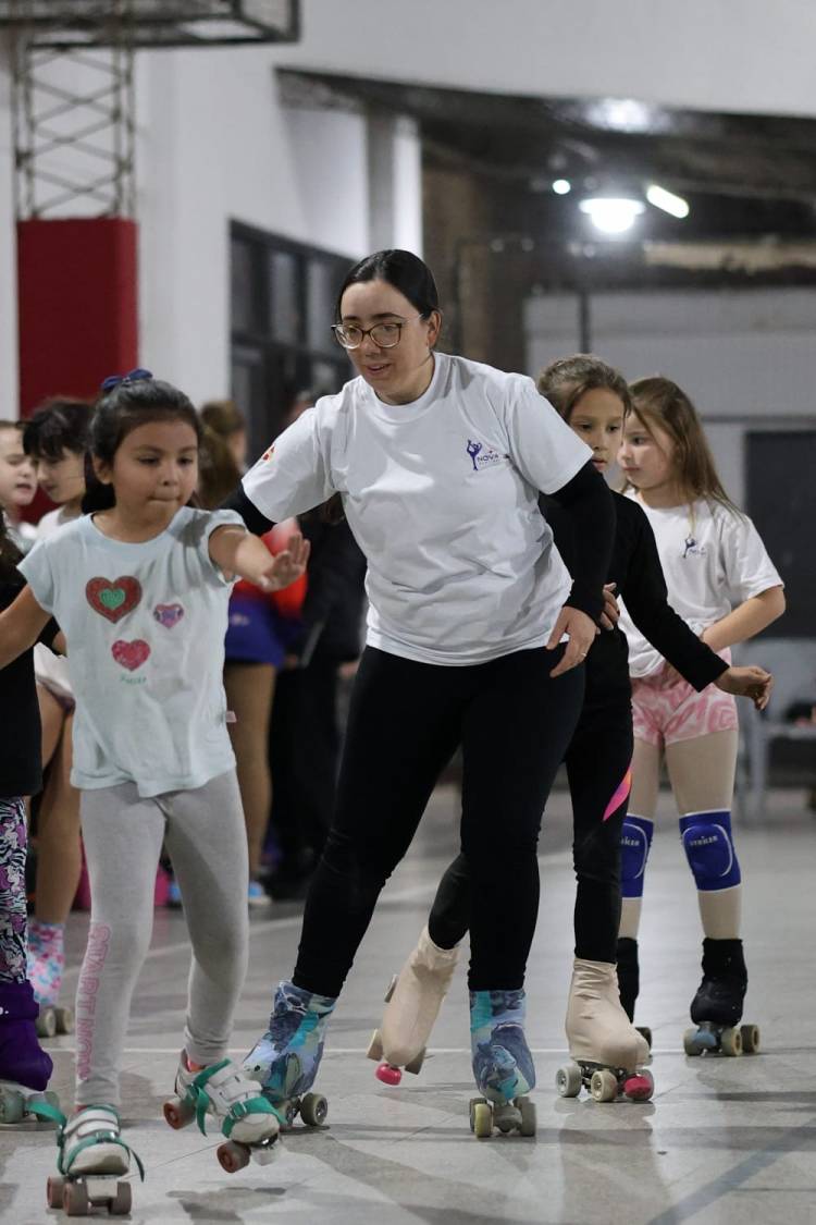 Peña folklórica solidaria en el club Liverpool