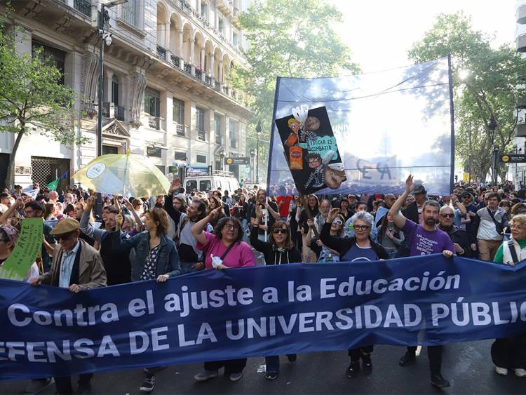 Menos Universidades, más timba