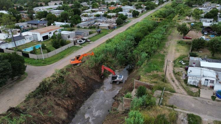 Otra inversión histórica en obras hídricas: el gobierno de Pullaro licita la limpieza de canales troncales en zona centro de la provincia